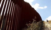 Mỹ bắt đầu xây dựng bức tường phân chia biên giới với Mexico