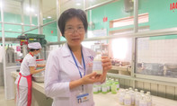 Nữ bác sĩ đầu tiên ở Việt Nam sản xuất sữa dành cho bệnh nhân nghèo