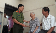 Báo CATP thăm hỏi, tặng quà Tết các mẹ Việt Nam Anh hùng