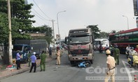 Container ôm cua cán xe máy ở Sài Gòn, 2 người tử vong, 1 bé gái nguy kịch