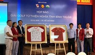 Đấu giá 2 chiếc áo có chữ ký của Thủ tướng Nguyễn Xuân Phúc để làm từ thiện