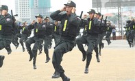 Lực lượng Cảnh vệ bảo vệ thượng đỉnh Mỹ - Triều bắn súng điêu luyện cả hai tay