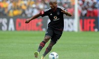 Thích thú với pha “múa bóng” của cầu thủ Nam Phi