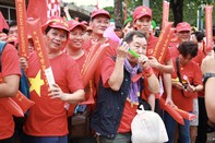 Cổ động viên Việt Nam có mặt tại Thái Lan, tiếp sức cho đội tuyển