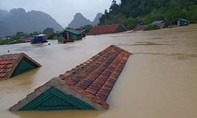 Gần 90.000 nhà dân ngập sâu trong mưa lũ lịch sử, Quảng Bình hoãn đại hội Đảng