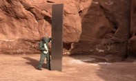 Cột kim loại bí ẩn xuất hiện giữa sa mạc Mỹ