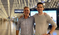 Hai phóng viên Úc vội vã rời đi khi bị Trung Quốc “sờ gáy”