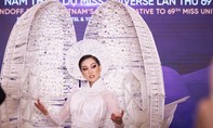 Hoa hậu Khánh Vân trình diễn trang phục dân tộc “Kén Em”