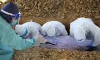 Phu mộ ở Malaysia “căng mình” chôn cất tử thi bệnh nhân Covid-19