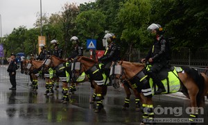 An ninh thắt chặt trước lễ khai mạc SEA Games, đội kỵ binh xuất hiện ở sân Mỹ Đình
