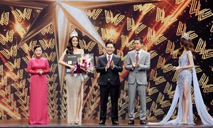 Nam A Bank trao thưởng cho tân Hoa hậu Hoàn vũ Việt Nam 2022