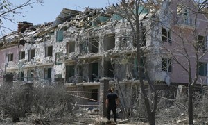 Chung cư gần Odesa trúng tên lửa khiến 21 người chết, chiến sự leo thang