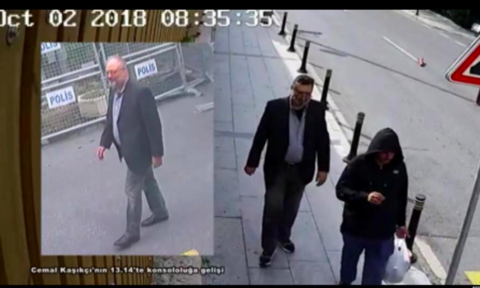 Hình ảnh của Thổ Nhĩ Kỳ tung ra cho thấy nhà báo Khashoggi (trái) trên đường đến lãnh sự quán và kẻ giả trang ông (phải) - Ảnh: Reuters