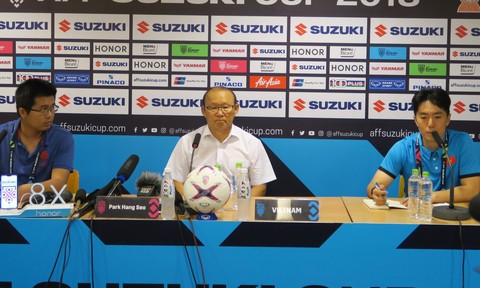 HLV Park Hang Seo tại buổi họp báo sau trận đấu