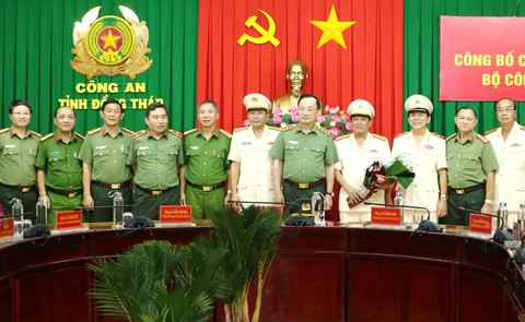 Thượng tướng Nguyễn Văn Thành cùng Ban giám đốc Công an tỉnh Đồng Tháp và Vĩnh Long.
