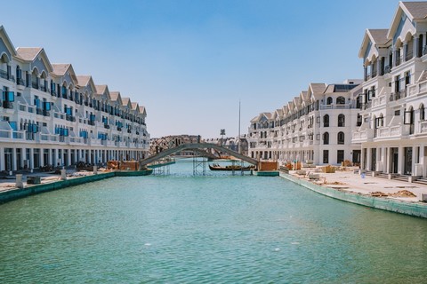 Hình ảnh thực tế tại dự án cho thấy kênh đào Venice đang ở trong những công đoạn hoàn thiện cuối cùng