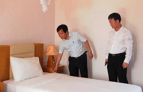 Ông Nguyễn Văn Phương - Phó Chủ tịch UBND tỉnh Thừa Thiên – Huế kiểm tra công tác chuẩn bị tiếp nhận và cách ly tại Sun And Sea Resort.
