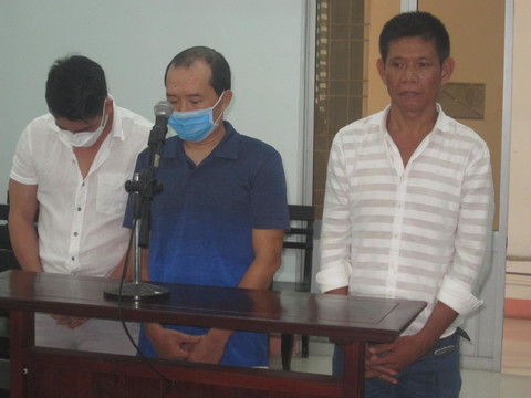 Bị cáo Thiện, Việt, Thuyết tại tòa.
