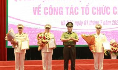 Trao quyết định bổ nhiệm 3 Phó giám đốc Công an TP.Hà Nội
