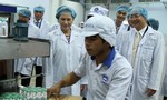 Đoàn đại biểu Quốc hội Việt Nam thăm nhà máy sữa Angkor của Vinamilk tại Campuchia