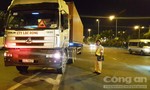 Dẹp “nạn” xe container, ôtô tải dừng đỗ gây nguy hiểm trên đường Nguyễn Văn Linh