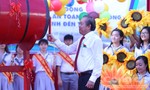 Phó Thủ tướng Thường trực Trương Hoà Bình đánh trống khai giảng tại trường THPT Võ Văn Kiệt