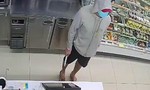 TPHCM: Bắt kẻ cầm dao khống chế nhân viên cửa hàng, cướp tiền