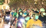 TPHCM: Công an tiếp tục giải tán nhiều đám đông ở phố đi bộ Nguyễn Huệ