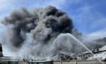 Gần 3.000 m2 nhà xưởng công ty ở TPHCM chìm trong biển lửa