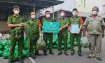 Công an tỉnh Bình Phước tặng nhu yếu phẩm hỗ trợ Công an TPHCM chống dịch