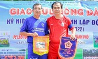 Các cựu tuyển thủ TPHCM giao hữu đá bóng với đội lão tướng Bình Tân