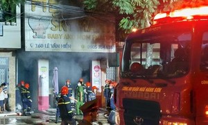 Nhanh chóng dập tắt đám cháy tại cửa hàng quần áo ở Đà Nẵng