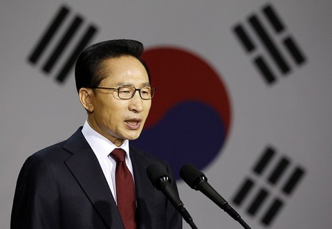 Cựu tổng thống Lee Myung-bak bị điều tra tội nhận hối lộ
