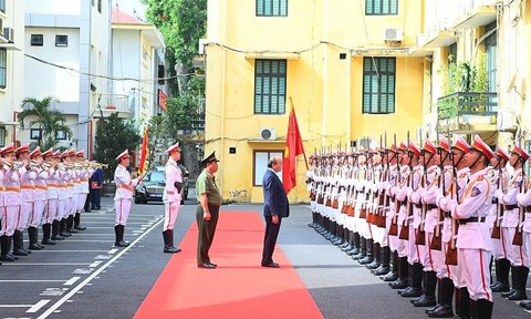 Chủ tịch nước Nguyễn Xuân Phúc thăm, làm việc tại Cục An ninh kinh tế