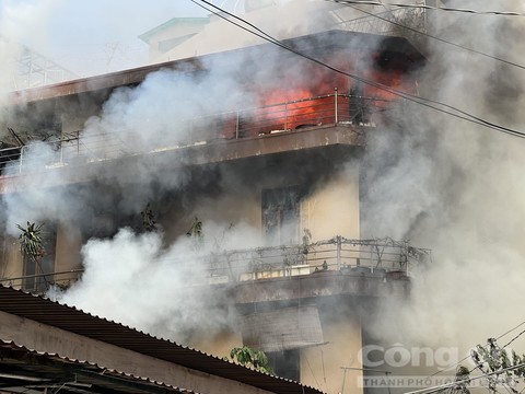 Cháy Lớn Căn Nhà 4 Tầng Làm Nghề Mây Tre Đan Trong Hẻm Ở Quận Gò Vấp